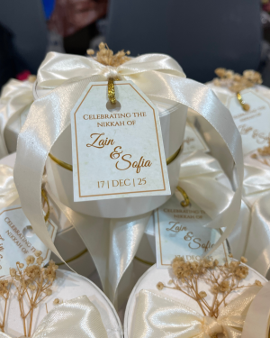 Wedding Favor Box With Baby Breath